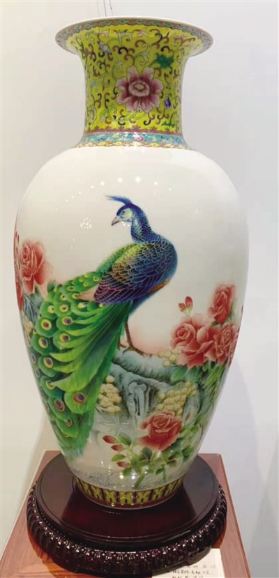 这款国礼瓷一共烧制了两件